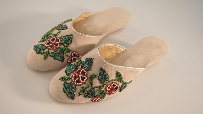 珠绣拖鞋萱草图案